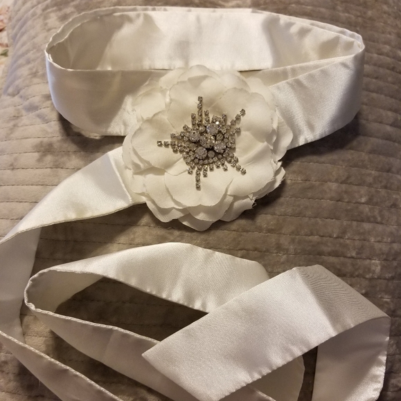 Rhinestone Flower Bridal Sash~Pale Ivory main image 5